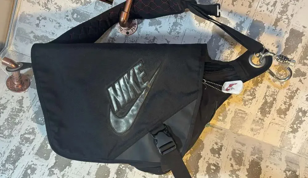 NWT Rare VTG 2000s Nike Bike Messanger bag Black / Red.